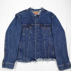 Levis Denim Jacket Women L Button Up Double Pocket Blue Long Sleeve Destressed